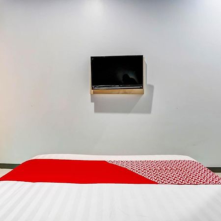 Oyo 90891 Parang Kusumo Residence Krembangan Extérieur photo