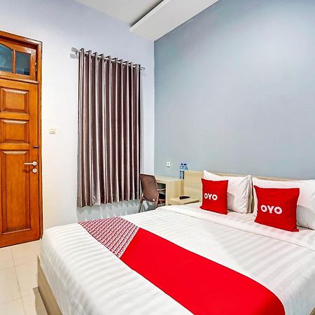 Oyo 90891 Parang Kusumo Residence Krembangan Extérieur photo