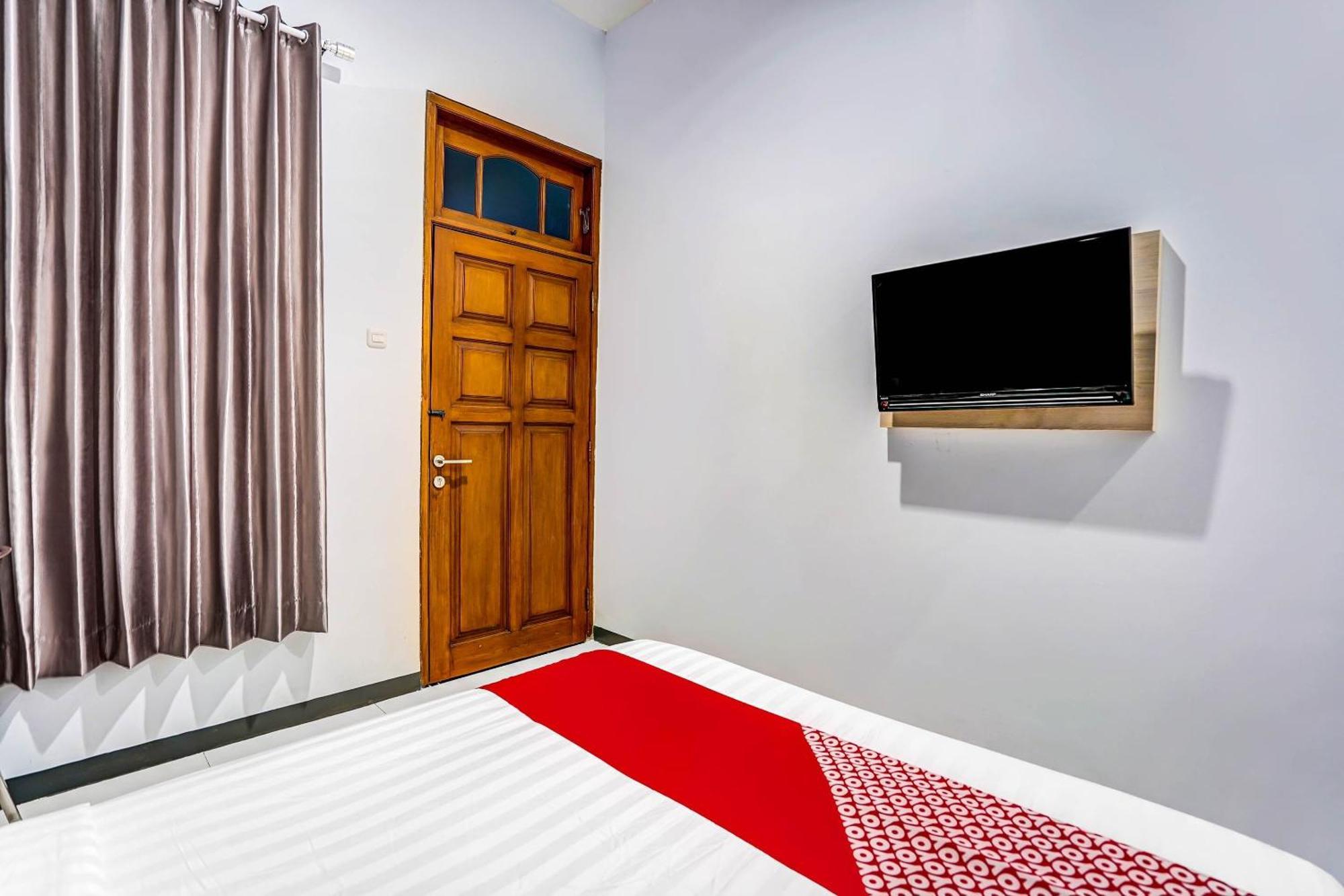 Oyo 90891 Parang Kusumo Residence Krembangan Extérieur photo