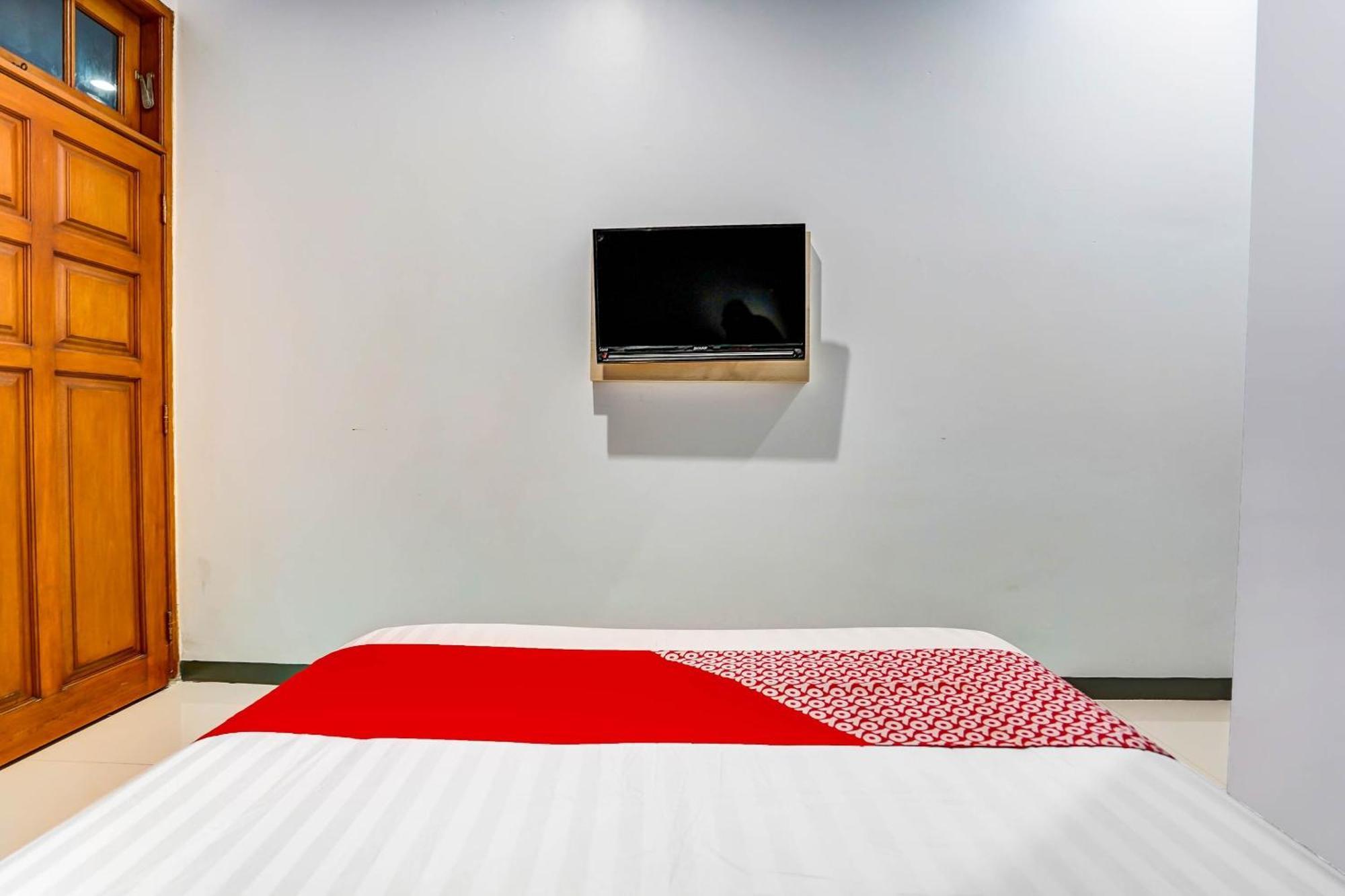 Oyo 90891 Parang Kusumo Residence Krembangan Extérieur photo