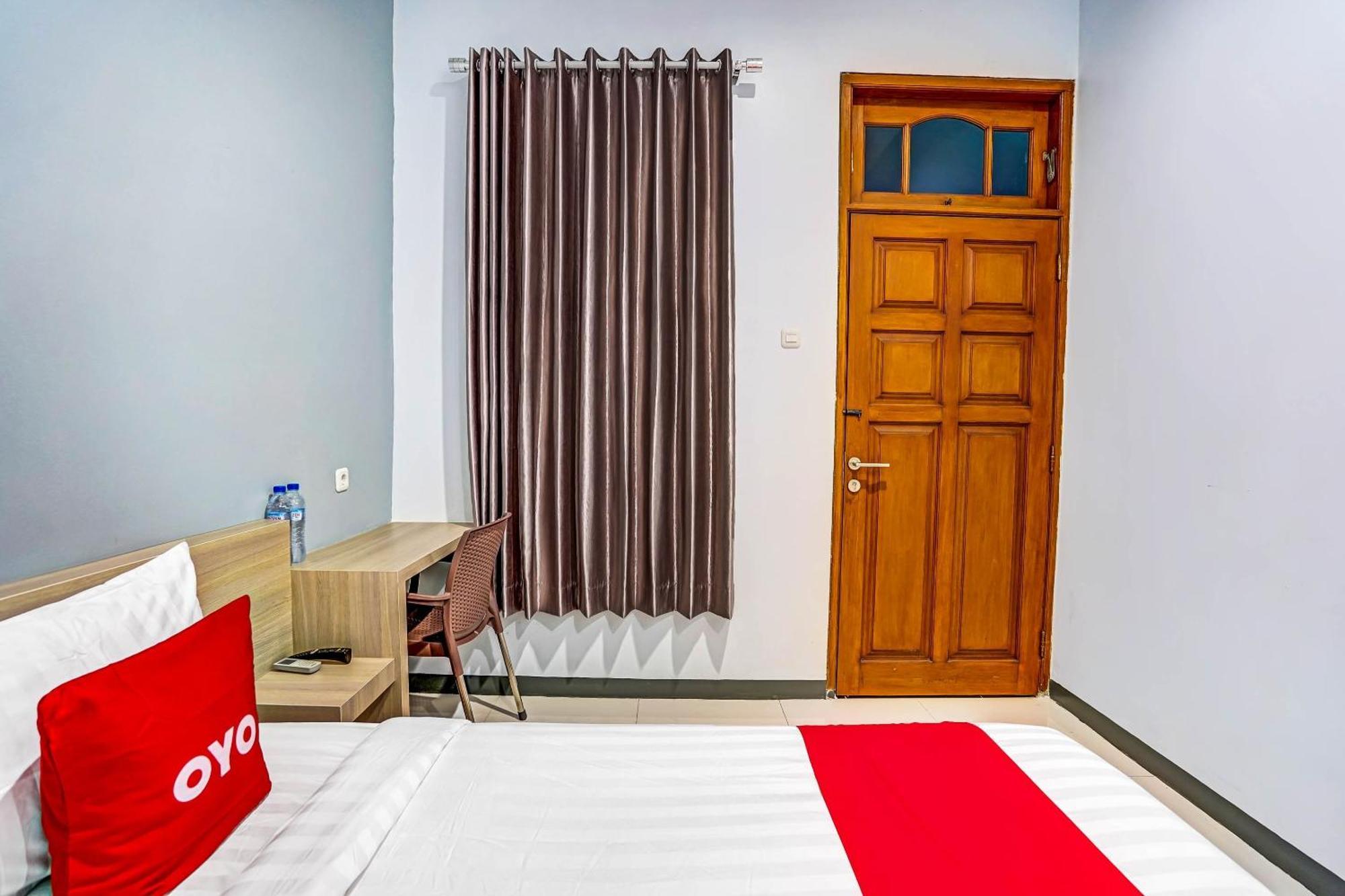 Oyo 90891 Parang Kusumo Residence Krembangan Extérieur photo