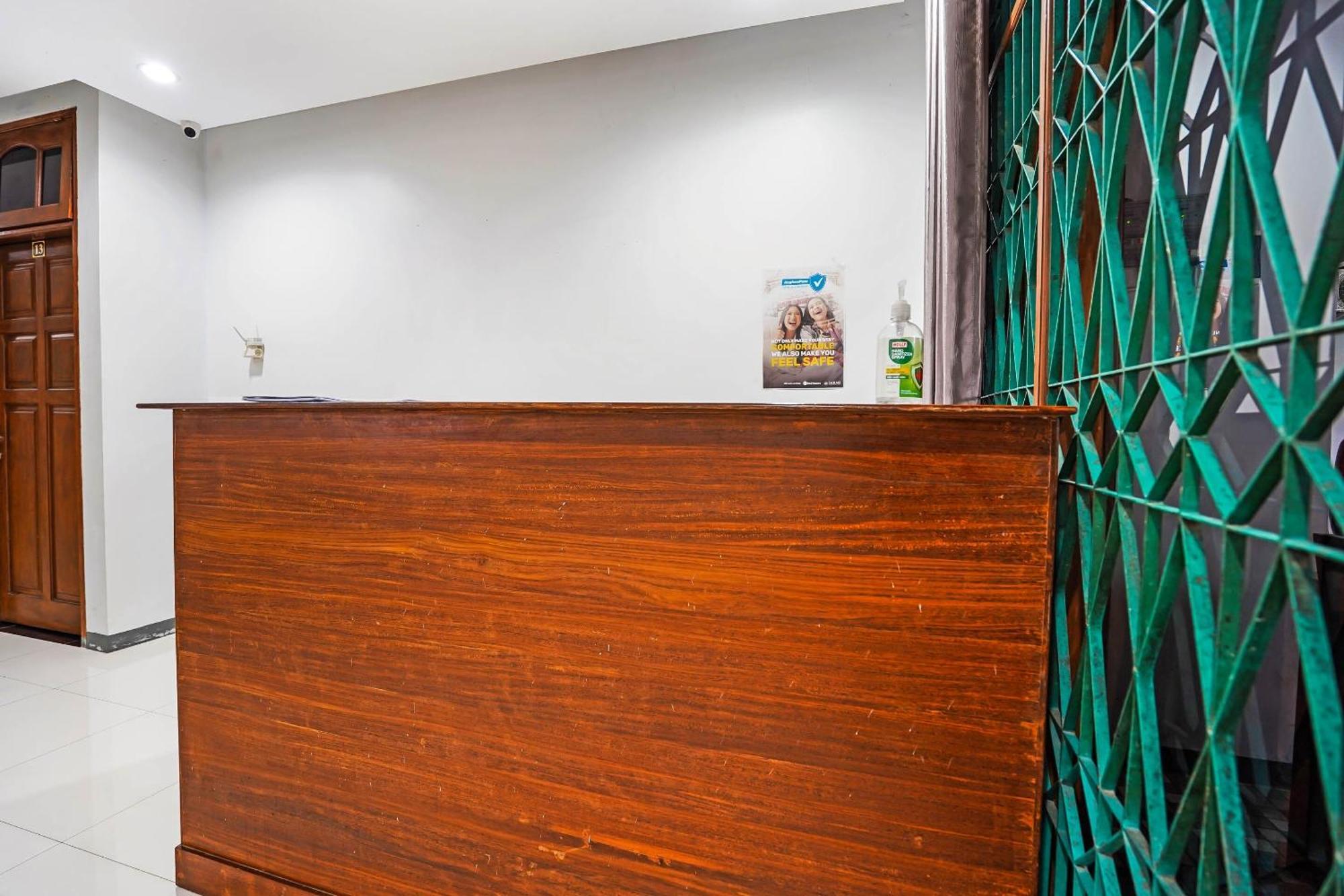 Oyo 90891 Parang Kusumo Residence Krembangan Extérieur photo