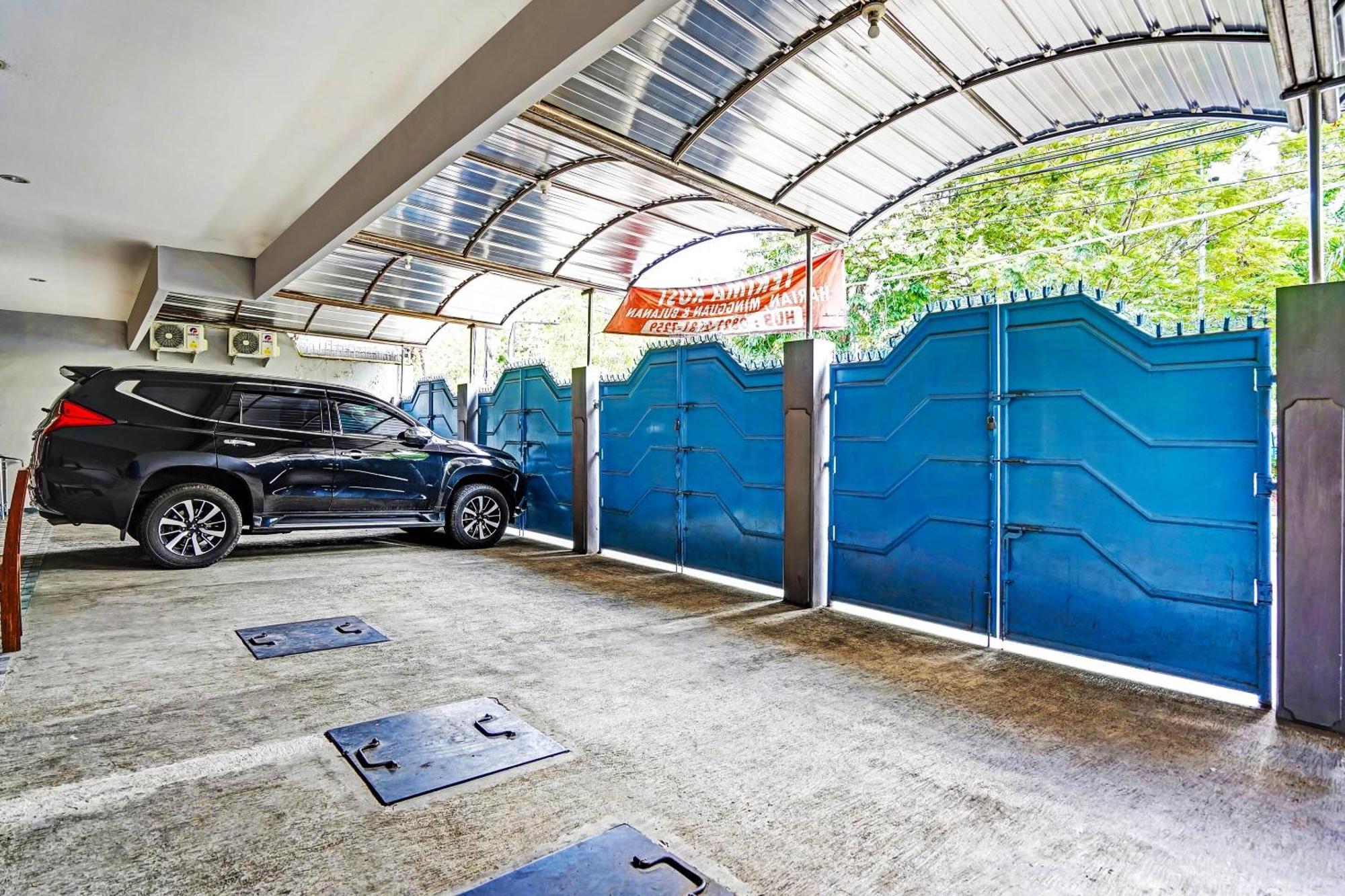 Oyo 90891 Parang Kusumo Residence Krembangan Extérieur photo