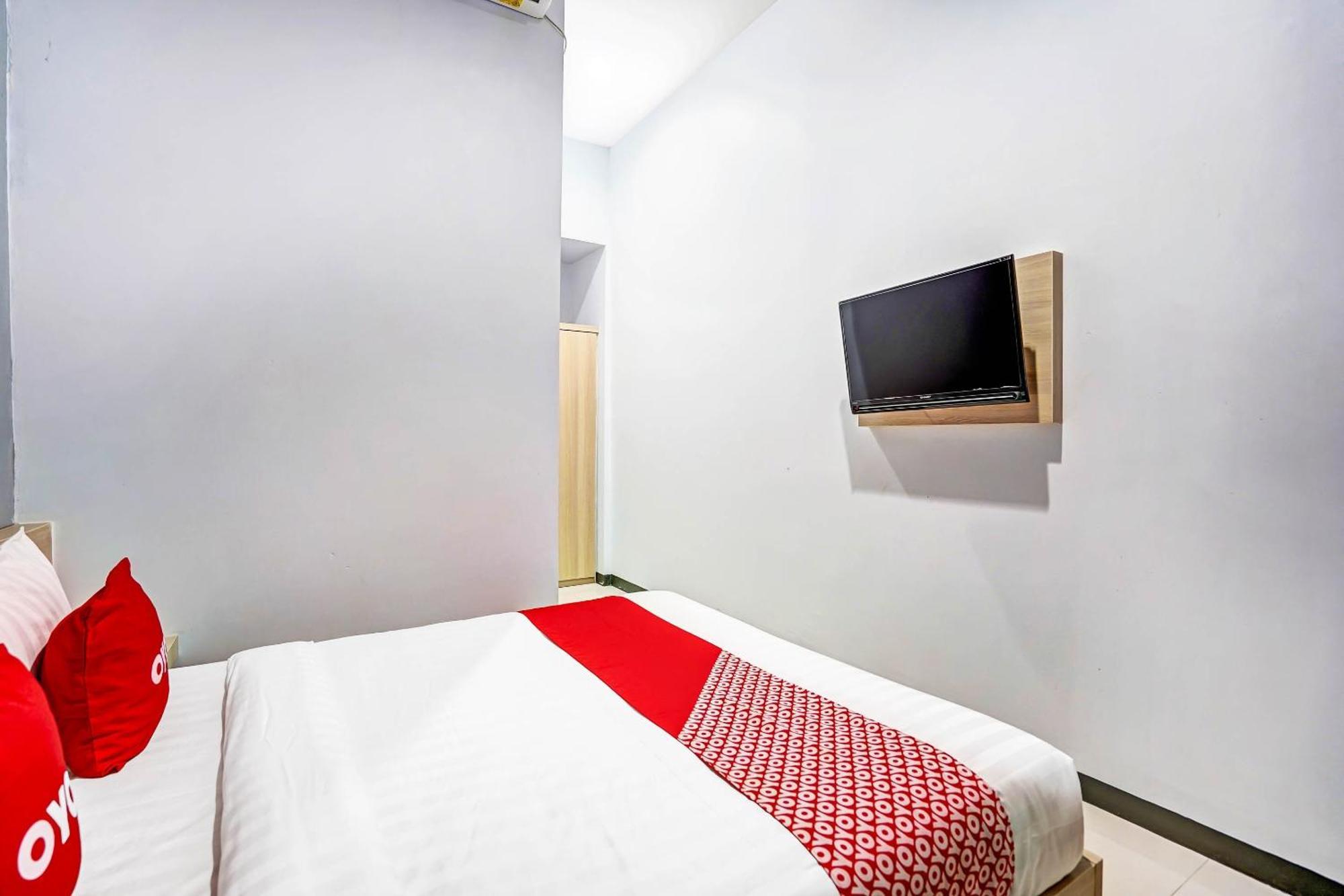 Oyo 90891 Parang Kusumo Residence Krembangan Extérieur photo