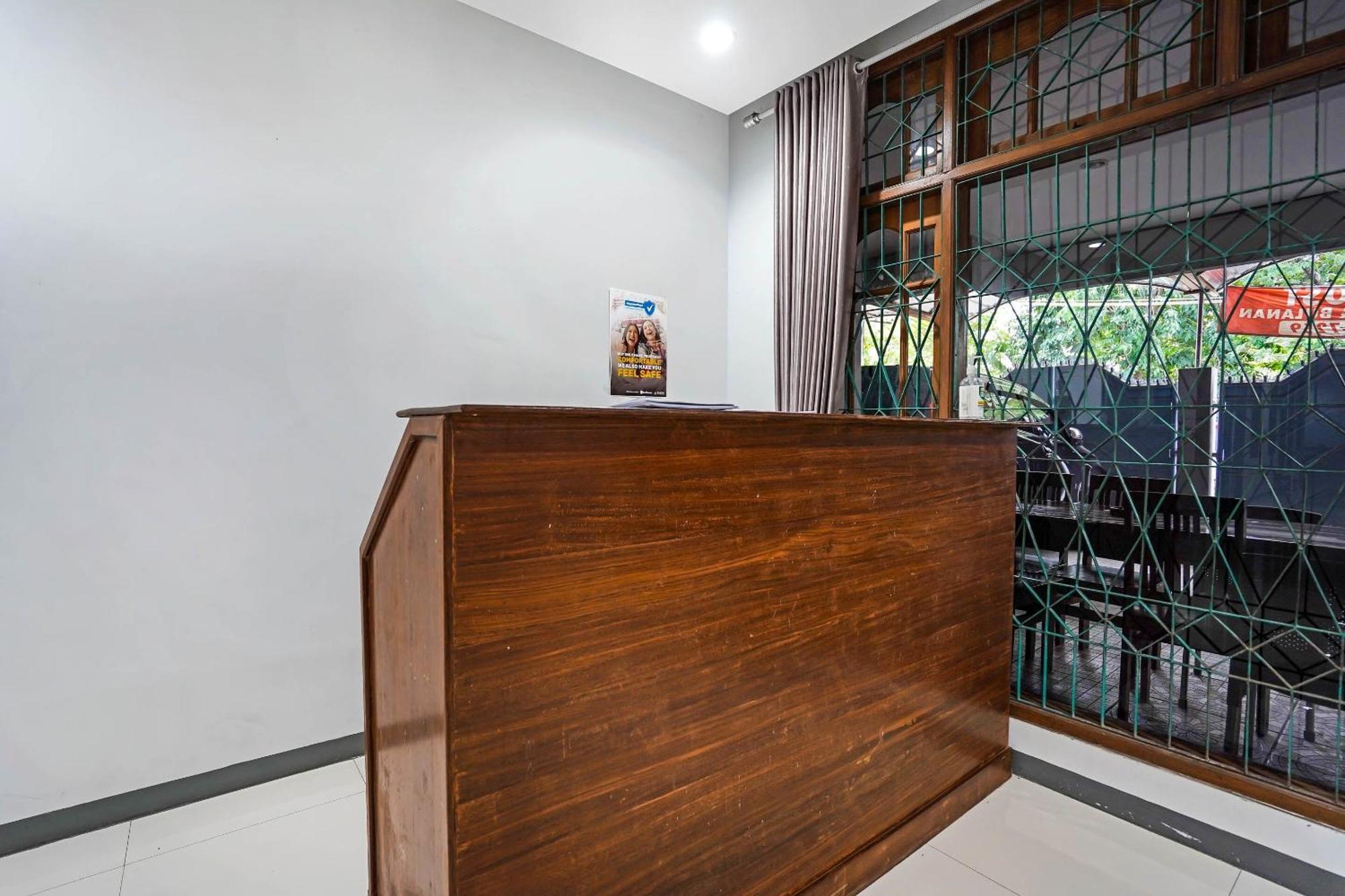 Oyo 90891 Parang Kusumo Residence Krembangan Extérieur photo