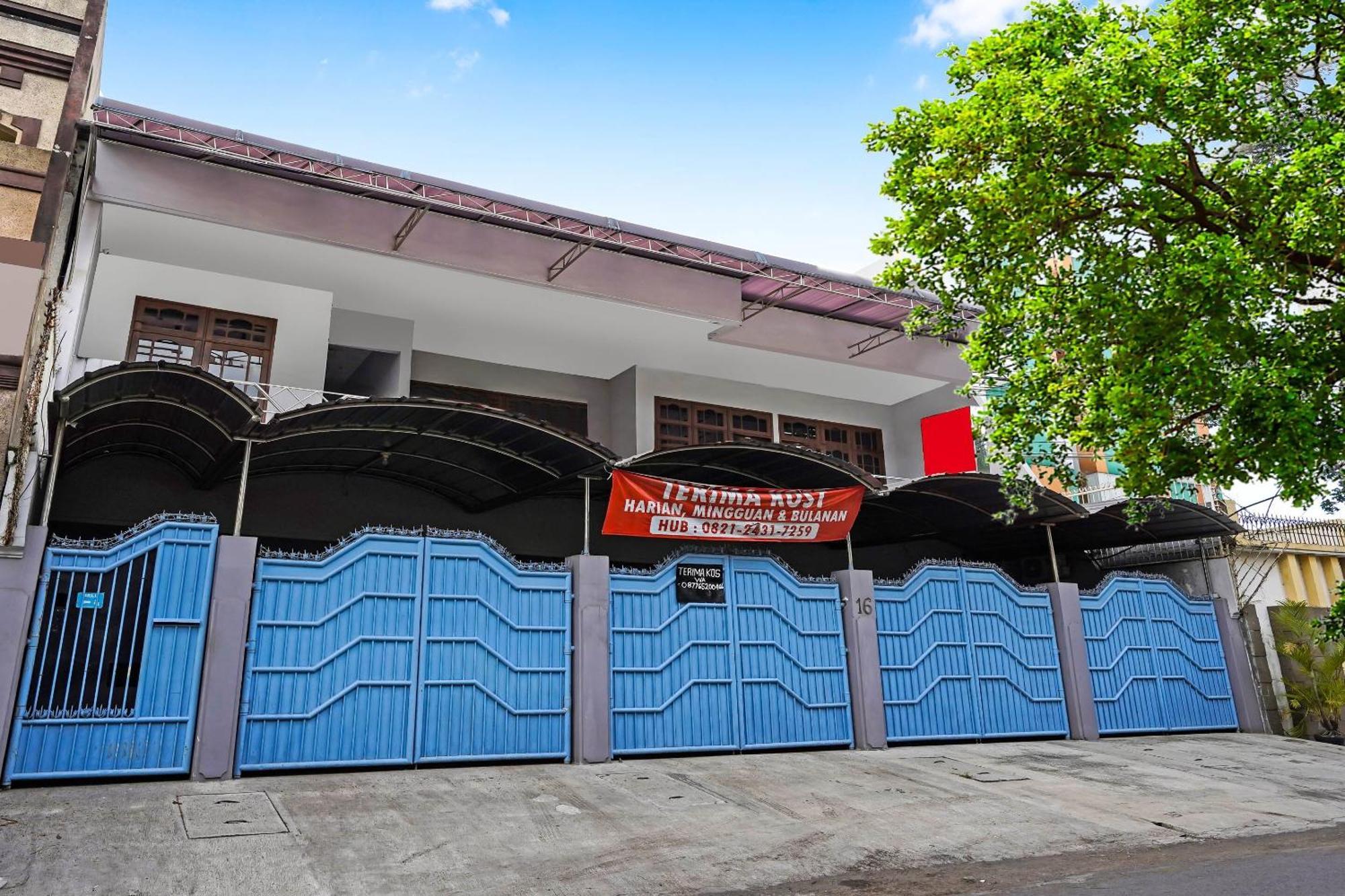 Oyo 90891 Parang Kusumo Residence Krembangan Extérieur photo
